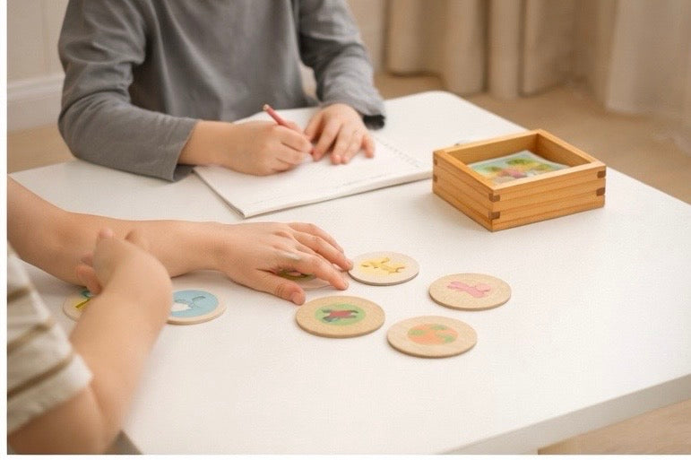 Conjunto Infantil Mesa & Dos Sillas “Little Moments” | Diseño nórdico y funcional